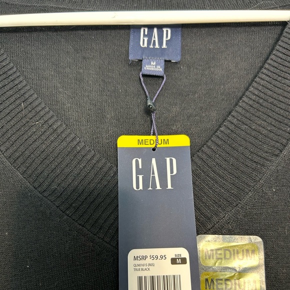 COPY - Gap Lightweight sweater - Picture 2 of 2